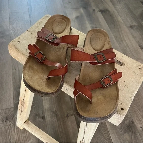 Sold xlist Footbed Sandals Brown Time and Tru Asymmetric Strap - Picture 1 of 6